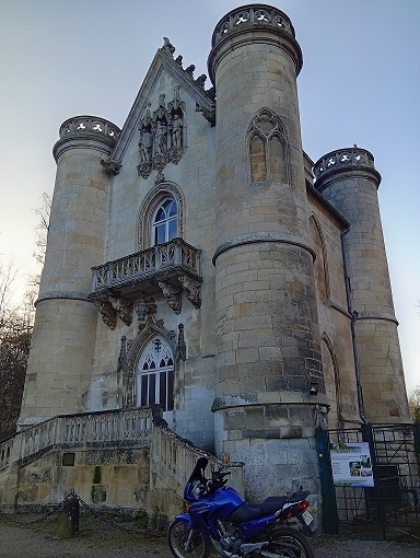 La tour de la Dame blanche aux étangs de Comelles