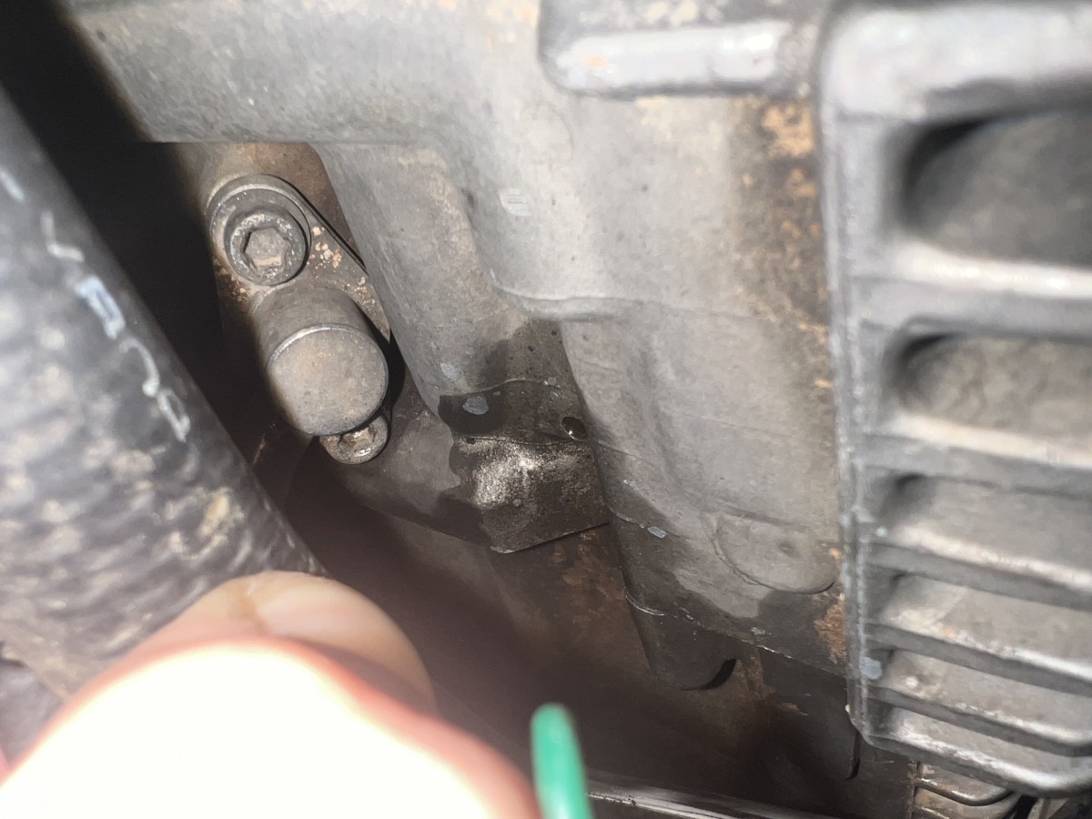 D’ailleurs j’ai le petit trou sur l’avant de la culasse avant qui fuit, savez vous comment arrêter la fuite?