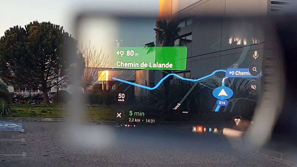 Avec-EyeRide-l-itineraire-s-affiche-dans-un-micro-ecran-a-LED-et-se-consulte-d-un-regard-sans-gener-la-vision-1014683.jpg