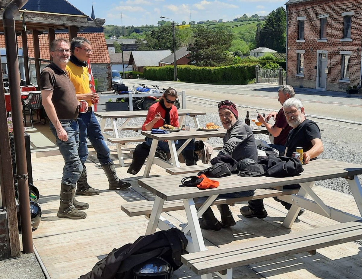 Sur la terrasse de la pause déjeuner en Belgique