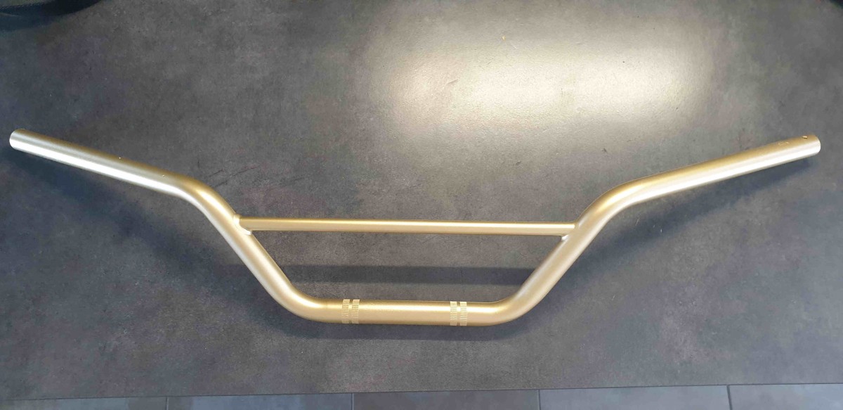 GUIDON 3.jpg